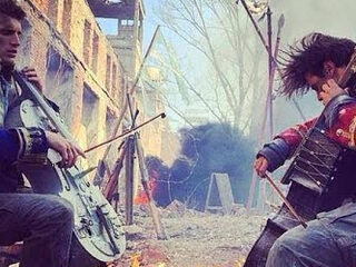 2CELLOS doet 'They Don't Care About Us'