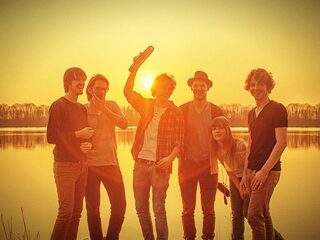 The Cosmic Carnival komt eind augustus met hun livealbum