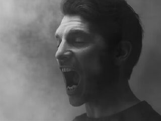 Nederlands-Iraanse kunstenaar maakt artsy clip voor Editors