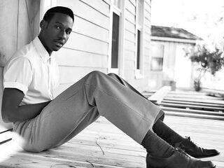 Leon Bridges gaf zijn eerste Europese optreden bij Giel