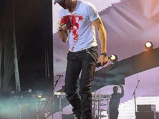 Drone hakt vingertopjes Enrique Iglesias eraf