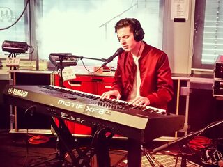 Charlie Puth live bij Giel