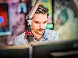 Domien gaat commercieel!