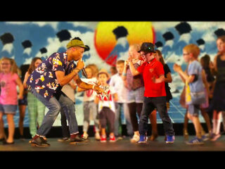 7-jarig kereltje steelt met zijn dancemoves de show van Pharrell