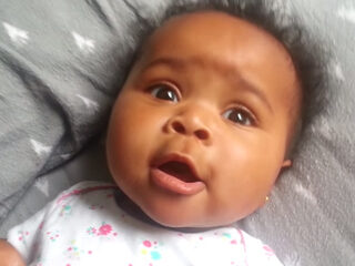 Beatboxende baby staat versteld van eigen talent