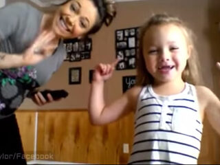 Cuteness overload met deze dansende moeder en dochter