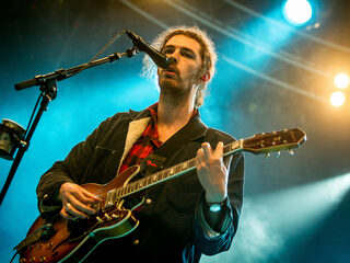 Hozier: "In dat nummer uit ik mijn frustraties over de Katholieke Kerk"