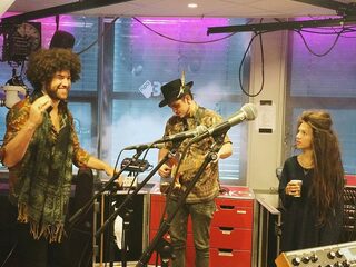 Rilan & The Bombardiers maakt mockumentary over supersterrenstatus