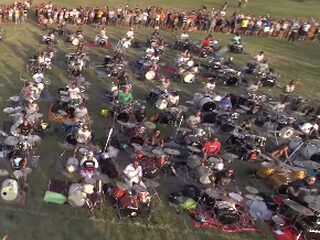 1000 muzikanten spelen Foo Fighters naar Italië