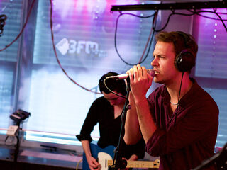 Beter dan het origineel! Longfellow covert Years & Years!