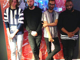 De Jeugd zakt 'em uit de heup