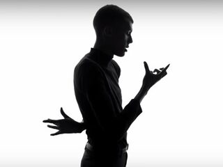 De griezelige videoclip van Stromae al gezien?