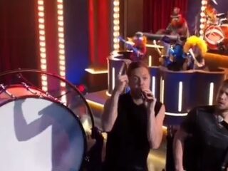 The Muppets spelen fanatiek mee met Imagine Dragons