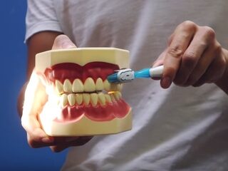 Moet je kijken: Can't Feel My Face met tandartsinstrumenten