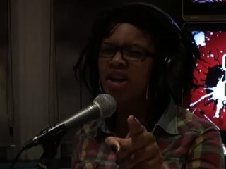 Shary-an zingt voor Angela Groothuizen