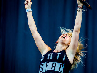 Moet je kijken: Ellie Goulding en James Corden remixen 'Love Me Like You Do'