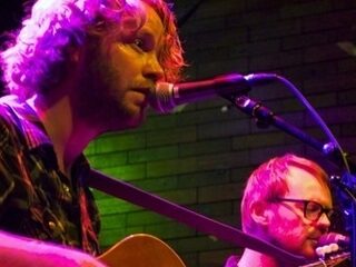 Tika speelt live in 3VOOR12RADIO