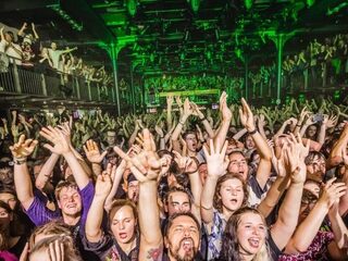 Hoe boek je in 2020 in hemelsnaam acts?