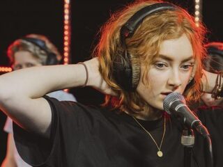 Luisteraars huilend achter het stuur door deze Macklemore cover van Froukje