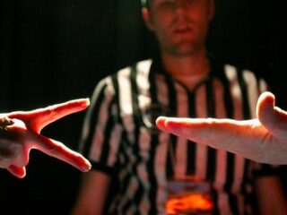 Ábel (18) weet hoe je 'Steen, Papier, Schaar' wint