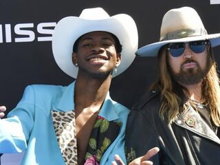 Lil Nas X legt de lyrics van 'Old Town Road' uit
