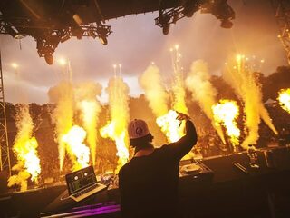 ICYMI: Coldplays video voor 'Hymn For The Weekend' is er, Flume brengt nieuwe track uit