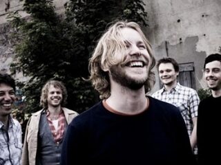 El Pino and the Volunteers live bij Roosmarijn