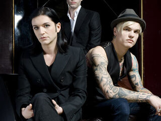 Jongen op Placebo-albumcover klaagt de band aan