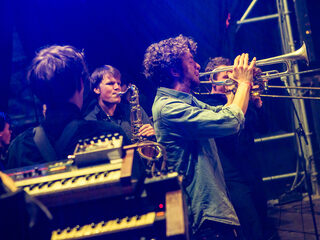 De nieuwe video van Jungle By Night is een beetje omstreden