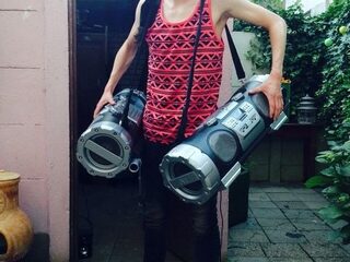 Maak iemand wakker op de radio!