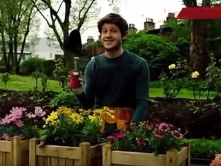 Ramsay Bolton van Game of Thrones zet zingend de bloemetjes buiten