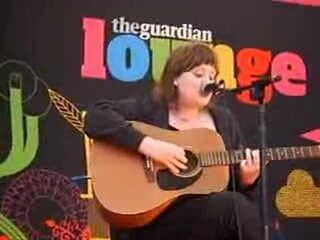 Moet je kijken: Adele op Glastonbury 2007