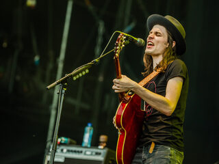Moet je zien: James Bay covert Coldplay