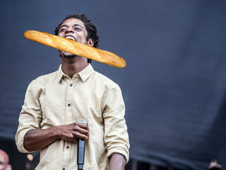 Typhoons derde album gaat over brie en stokbrood