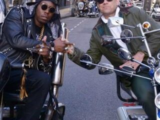 Dizzee Rascal en Robbie Williams are 'Goin' Crazy'