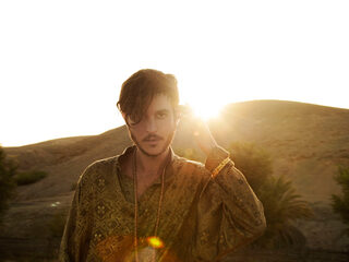Oscar and the Wolf: “‘Moonshine’ is het tweede liedje dat ik schreef voor Oscar and the Wolf ”