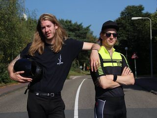 Frank maakte radio vanuit de file in een minibusje