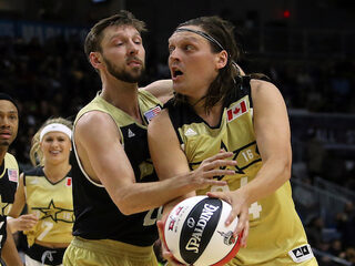 Lekker een potje basketballen met Arcade Fire, Vampire Weekend en The Strokes?