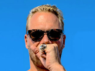 Check de nieuwe clip van Pat Smith