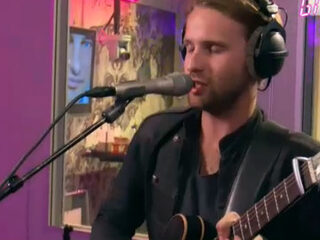 AVI ON FIRE covert 'Final Song' van MØ