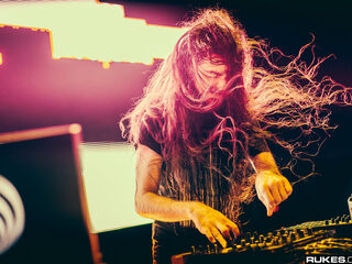 Wat betekent het als een dj LIVE draait?