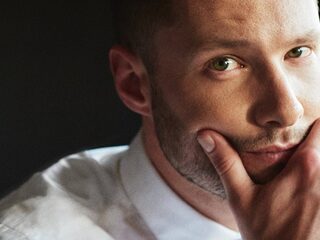 Calum Scott speelde 'Dancing On My Own' live bij 3FM