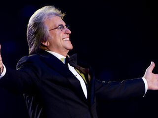 Het intrigerende verhaal van Lee Towers die 'Brak Obama' covert: een lach en een traan