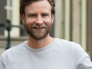 Spoiler alert: Jaap van Zessen verklapt wie er zo uit liggen bij Wie Is De Mol?