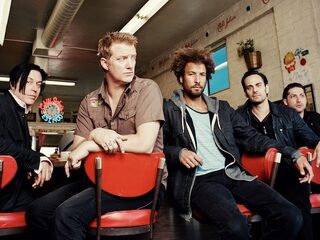 YEAH! Queens Of The Stone Age hangt weer rond in de studio
