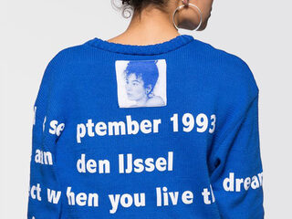 Durf jij over straat in een trui bedrukt met je awkward Facebookposts?