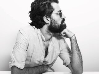 J Bernardt speelde 'Calm Down' live bij 3FM