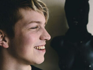 The Homesick wil je plagen met dwarse humor en teringherrie