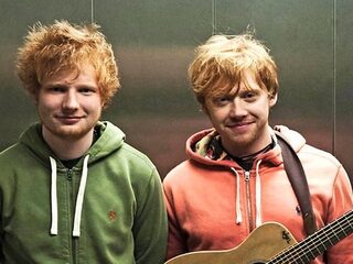 Rupert Grint draagt lyrics 'Shape Of You' voor