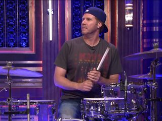 De epische drumbattle tussen Chad Smith en Will Ferrell